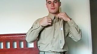 L'officier de l'armée Loud Amato se branle - Loud Amato