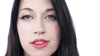 Massagista super gostosa acaricia o pau enorme do dono