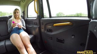 Sophia Grace – Heiße Blondinen benutzen Sexspielzeug im Taxi
