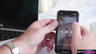 Mi hijastra me hace un trabajo de pies y me la folla