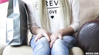 Karina Grand – Sexy Blondine erlebt ihren ersten Analverkehr