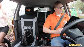 Victoria Pure - Studentessa sexy si spoglia e si masturba