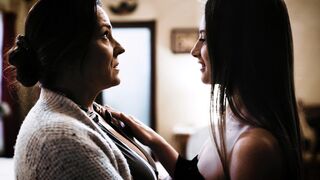 Oh, dai, patrigno, unisciti a noi e scopa la tua figliastra adolescente.