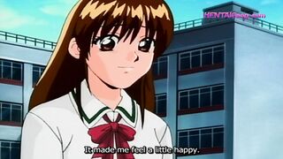 ◇ MILF submissa é forçada a gozar em público enquanto seus dominadores enchem seus orifícios com brinquedos.