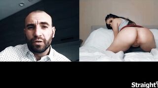 Vuoi davvero che mi spogli e tocchi la mia figa, patrigno?