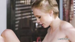 Quattro con studentesse e puma