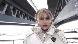 SCOUT ALEMÁN - Sexo anal sin condón con la madura checa Laura Crystal en un casting para recogidas