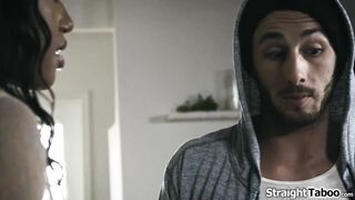 Tengo una foto tuya haciendo cosas raras, así que será mejor que hagas lo que te digo.