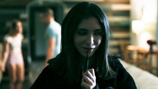 Du wirst meine behaarte Muschi lecken, während ich deine beste Freundin ficke.