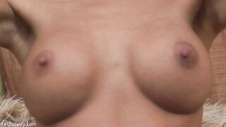 Adolescente sin bragas y con falda levantada