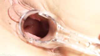 Lisa, 18 ans, se masturbe avec une banane