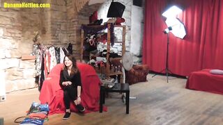 Junge Schönheit posiert zum ersten Mal