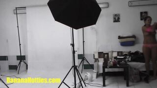 Garota faz seu primeiro striptease em um teste de elenco.