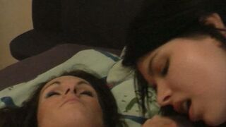 Amadora Zuzinka e sexo lésbico quente