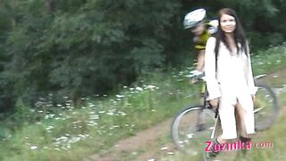 Zuzinka gambe aperte per esterni