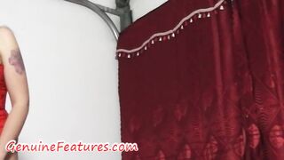 Fellation en coulisses par une blonde tchèque aux gros seins