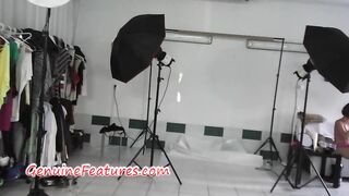 Eiaculazione nel backstage per una sexy ceca