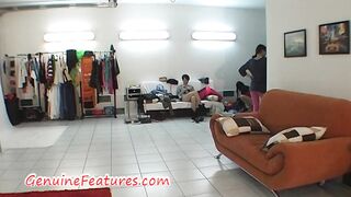 Duas gracinhas nos bastidores.