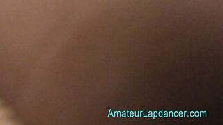 Giovane insegnante sexy che balla su un cazzo duro