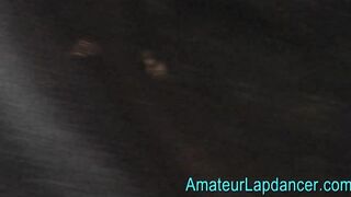 Goth-Teenagerin mit Tattoos und Lapdance