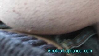 Goth-Teenagerin mit Tattoos und Lapdance