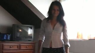 Morena sexy bailando en el regazo