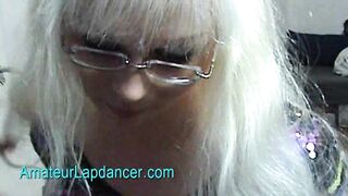 Intellektuelle tschechische Braut tanzt auf dem Schoß