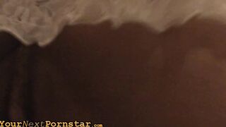 Ruiva aspirante a garota fode sua buceta com um vibrador