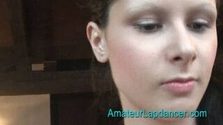 Morena doce e SEXY dançando no colo