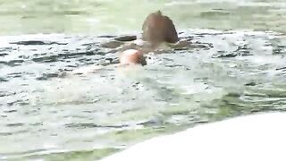 Mary und Aubrey wandern in Hawaii