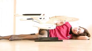 Lola Star Trek nue et amusante