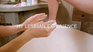 Lesbische Küsse und Schamhaarrasur mit Dildofick TOODIVA