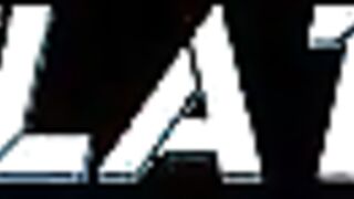 Incredibile scena in prigione: una guardia si scopa la fidanzata di un detenuto davanti a lui.