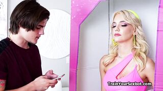 Entdeckung der unanständigen Eigenschaften von sexy blonden Strandbots