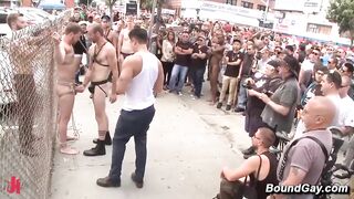 bondage public et jeux de groupe insensés