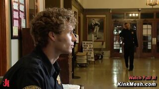 Simone Sonay, une femme sexy, réalise son fantasme avec deux hommes dominants. Scène anale BDSM exclusive.