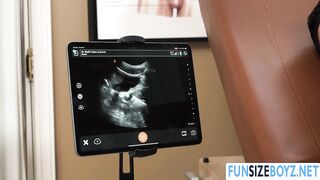 Lors de l'échographie, mon médecin me pénètre.