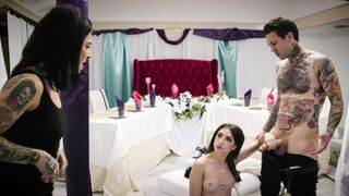 Ti farai fare un pompino dalla mia sorellastra il giorno del nostro matrimonio?