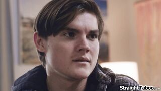 La procace milf Sophia Locke viene leccata e scopata dal suo vicino adolescente.