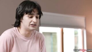 È arrivato il giorno in cui finalmente potrò scopare la mia matrigna formosa