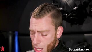 Gefesselte Götter durchbohren Paris und zwingen Sebastian Keys zur Auspeitschung mit einem elektrischen Sybian-Analverkehr.