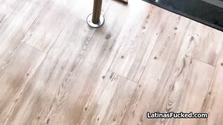 Die Entdeckung ihrer Unterwäsche führt zum Ficken dieser Latina mit großen Brüsten