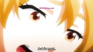 El marido hentai hace que su nueva esposa eyacule abundantemente sobre la cama del hotel.