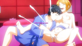 El marido hentai hace que su nueva esposa eyacule abundantemente sobre la cama del hotel.