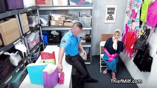 MILF ladra conquista a liberdade com sexo oral profundo