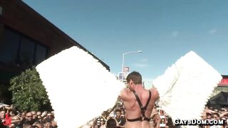 Connor Maguire und Cameron Kincade Folsom Street Fair Öffentliches BDSM mit Ballfesselung