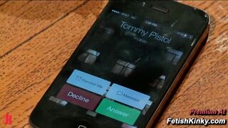 Claire Robbins se arqueó en bondage para recibir sexo anal y facial con Tommy.