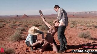 Amber Rayne Desert Spread Eagle Bondage Orale con Maestro e Claire Adams
