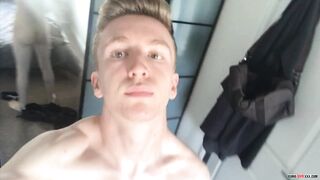 Fit Boy leert seinen ungeschnittenen Schwanz - Alexander Light