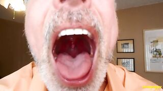 Throat Inspection - DADDY GIANT 34 - Richard Lennox